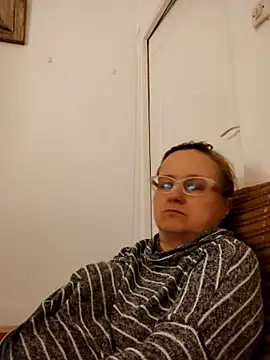 Snapshot of She-devilx chatting on October 28, 12:49 am She-devilx online show from October 28, 12:49 am