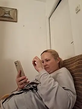 Snapshot of She-devilx chatting on September 13, 9:12 pm She-devilx online show from September 13, 9:12 pm