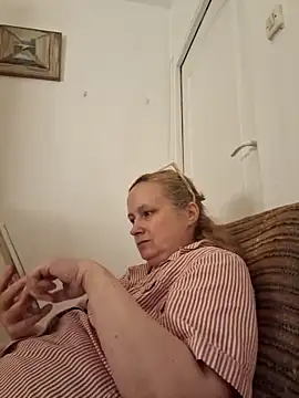 Snapshot of She-devilx chatting on September 12, 7:21 pm She-devilx online show from September 12, 7:21 pm