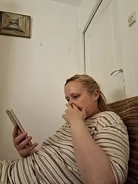 Snapshot of She-devilx chatting on September 11, 7:14 pm She-devilx online show from September 11, 7:14 pm