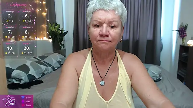 roxana brooks online show from April 22, 1:35 am