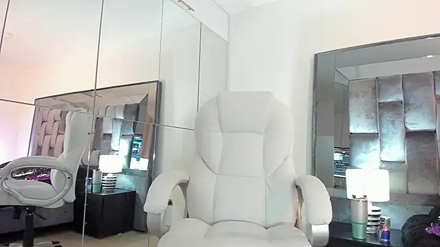 zinnia mosley online show from October 8, 11:47 am