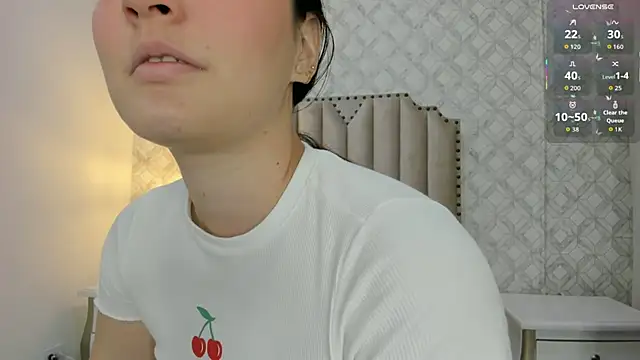 Pia Johnson  online show from December 18, 11:37 am