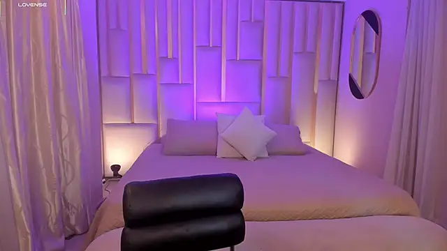 EveBensonX online show from October 11, 8:00 pm