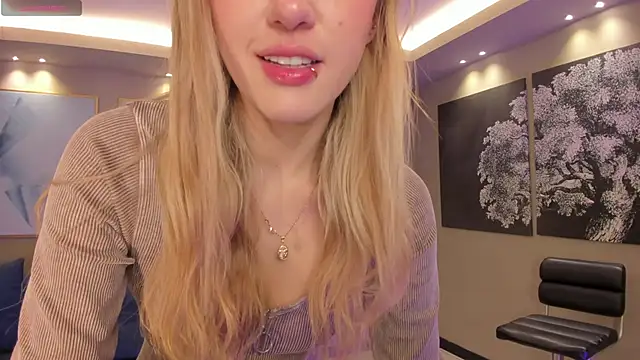 EveBensonX online show from March 8, 5:50 pm