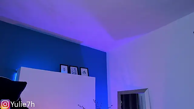  Jessy Moon  online show from September 25, 7:45 pm