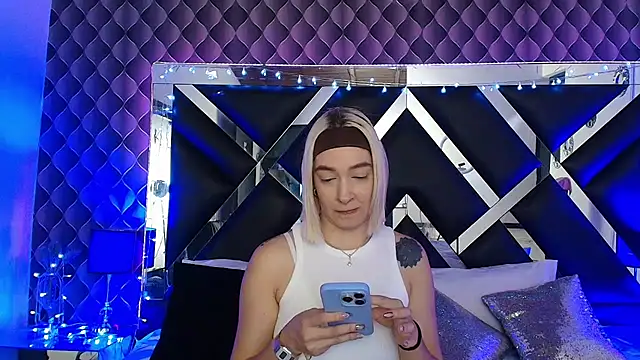 victoriaa lee  online show from March 26, 7:04 pm