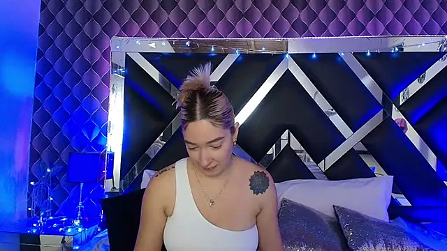 victoriaa lee  online show from April 9, 7:52 pm