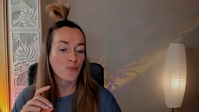 RebeccaMartinez online show from February 4, 6:05 am