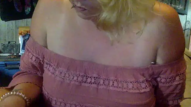 TrashleyRosebud online show from June 28, 5:30 pm