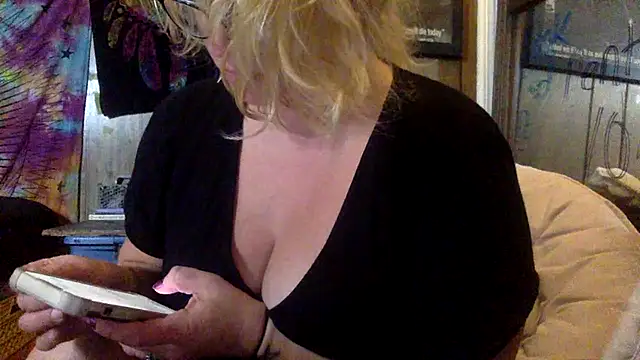 TrashleyRosebud online show from July 1, 1:38 am