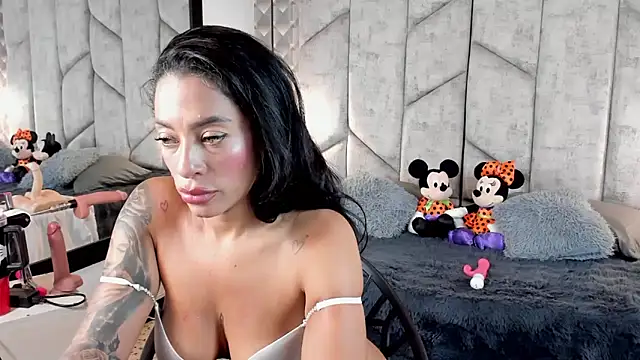 NiicolleMiller online show from October 13, 2:09 pm