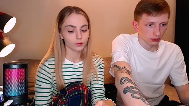 juliaanddima online show from November 22, 9:50 pm