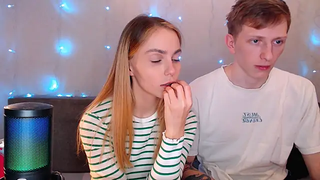 juliaanddima online show from October 11, 10:45 pm