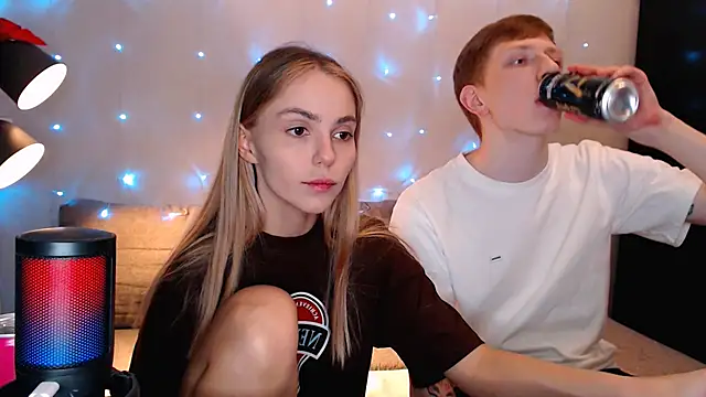 juliaanddima online show from October 17, 1:09 am