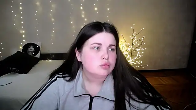 Emily Mo online show from April 11, 9:24 am