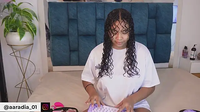 Anais aradia online show from March 21, 7:13 am