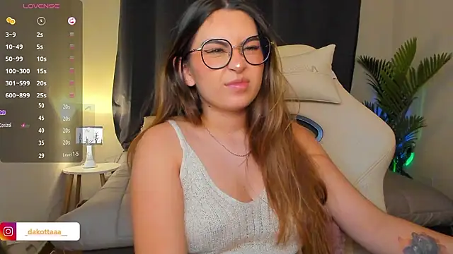 dakottaa  online show from March 5, 12:06 am