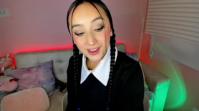 tinysara online show from June 6, 4:24 pm