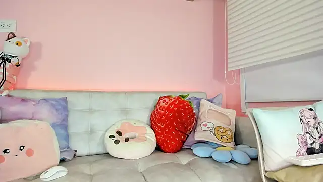 tinysara online show from April 10, 4:46 pm