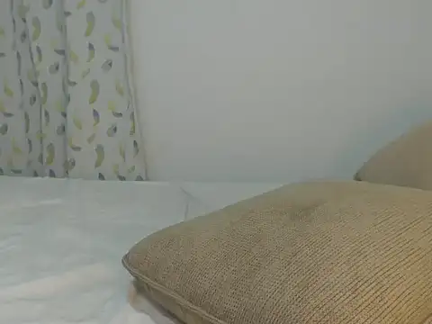 Snapshot of honeybee_mummy chatting on September 20, 7:23 pm honeybee mummy online show from September 20, 7:23 pm