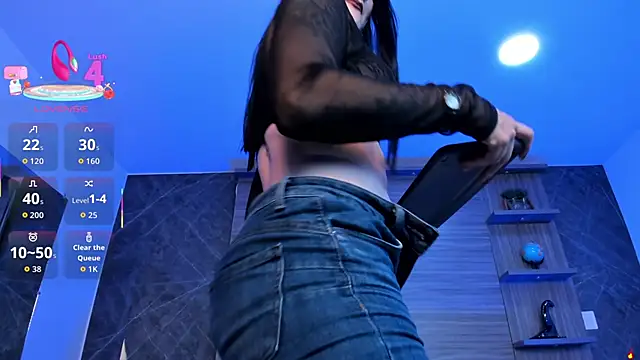 charlottewhitte online show from October 25, 12:46 pm