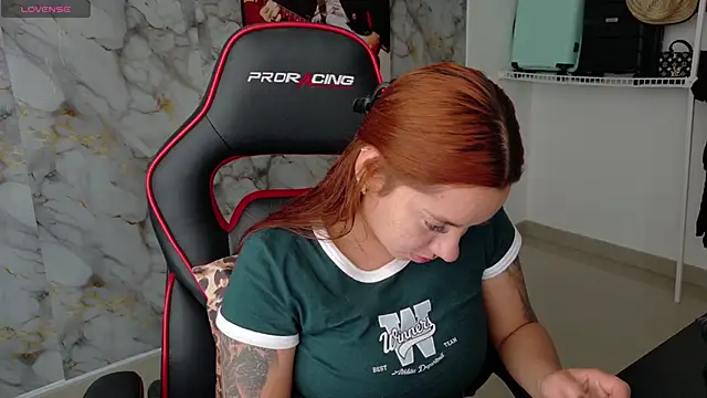 Snapshot of samantha_tattu chatting on October 8, 9:08 pm samantha tattu online show from October 8, 9:08 pm