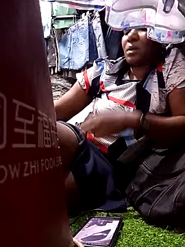 Hailey BaileyXYZ online show from April 8, 1:35 pm