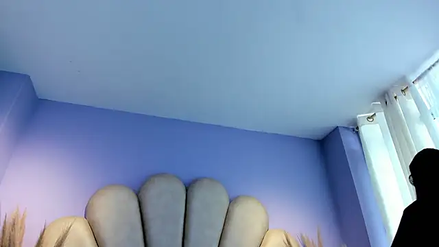 Natasha  Blue online show from December 18, 7:18 pm