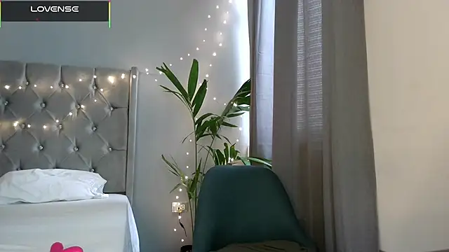 mini kunis online show from November 4, 8:47 pm