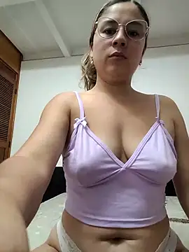 selena gomez2 online show from April 21, 2:04 am