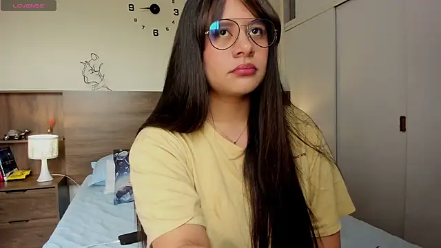 emily adams01 online show from March 30, 9:25 pm