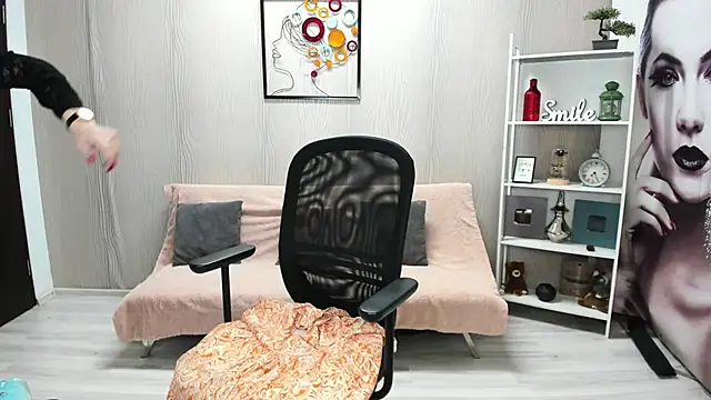 Cassandra Hotty online show from December 18, 5:23 am