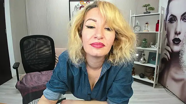 Cassandra Hotty online show from March 20, 6:07 am