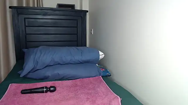 Snapshot of NIKKIE_LOVE chatting on October 28, 1:39 pm NIKKIE LOVE online show from October 28, 1:39 pm