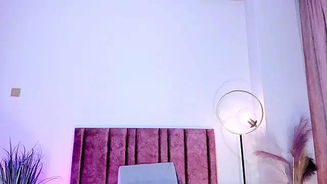 Nina Cavaali online show from December 14, 8:03 pm