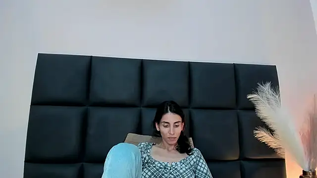 Nina Cavaali online show from December 13, 7:53 pm