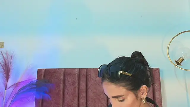 Nina Cavaali online show from September 20, 7:01 pm