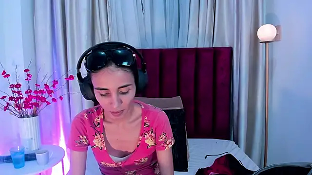 Nina Cavaali online show from October 9, 6:34 pm