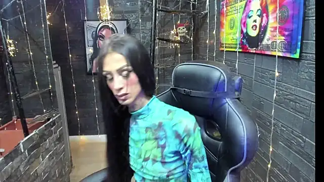 kissingdevil online show from March 4, 8:37 pm