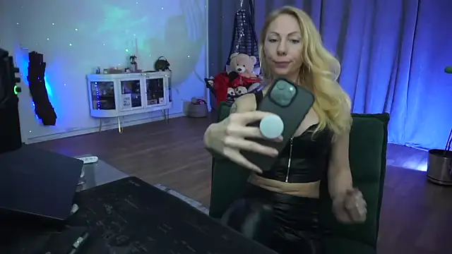 LaraPunkt online show from February 19, 9:53 am