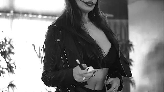 HotSkinnyX online show from October 31, 10:52 am