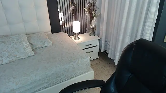 LiaVillalobos online show from February 10, 11:57 am