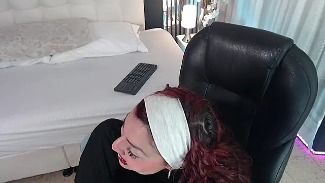 LiaVillalobos online show from March 26, 1:24 pm