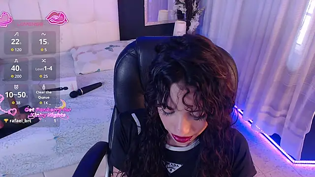 LiaVillalobos online show from December 13, 7:53 pm