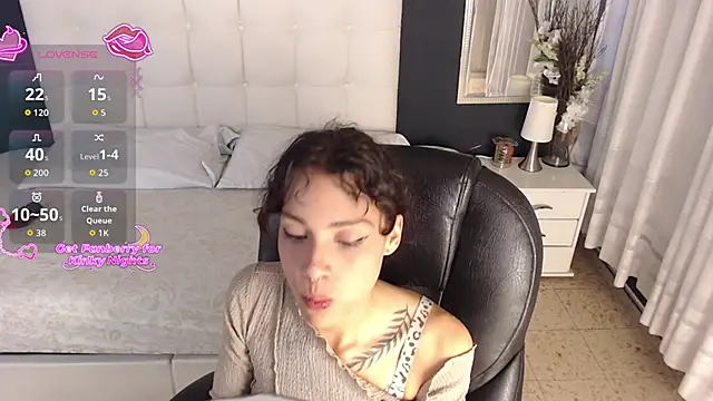 LiaVillalobos online show from December 17, 2:10 pm