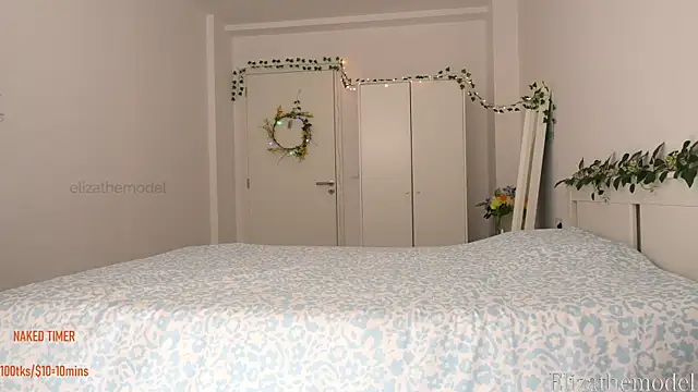 elizathemodel online show from November 10, 4:24 pm