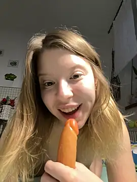 kimczii online show from April 10, 6:30 am