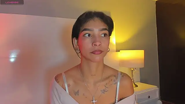 LauraAristizabal online show from February 22, 1:01 pm