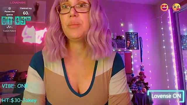 EmmaIsHere online show from November 15, 8:43 pm